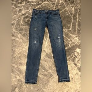 Size 8 White House Black Market jeans. Hits at ankle.